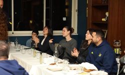 Fenerbahçe Opet şampiyonluğunu kutluyor