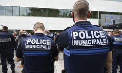Fransa'da bir gence şiddet uyguladıkları gerekçesiyle 2 polis gözaltına alındı