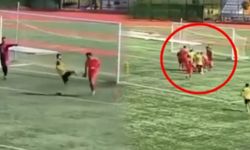 Türkiye'de yaşandı! Mardin'de futbolcu rakibini darp ederek hastanelik etti: Sahadan doğrudan cezaevine gönderildi