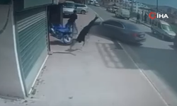 Gebze'de motorcuya otomobiliyle kasten çarptı! İnanılmaz anlar kamerada