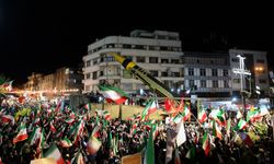 Tahran'da "füzeler eşliğinde" protesto
