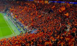 Galatasaray'dan derbi öncesi bayrak jesti
