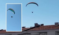 Havadaki paraşütçüye çay teklifi gülümsetti
