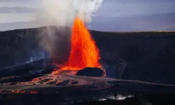 Kilauea Yanardağı yeniden alevlendi: Lavlar 190 metreye ulaştı
