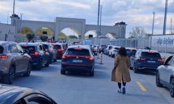 Sınırda 23 Nisan çilesi: Yunanistan sınırında kilometrelerce kuyruk