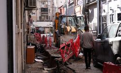 İzmir'de bitmeyen altyapı çilesi: Esnafın sabrı taşıyor