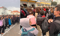 Kahramanmaraş'ta en acı ders zili! Hayatını kaybeden arkadaşları için dua ettiler