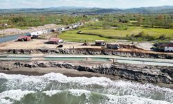Sakarya Karasu'da kıyı erozyonunu önlemek için sahil koruma duvarı çalışmaları başladı