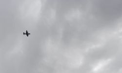 Katar’da, ABD’ye ait El-Udeyd Üssü’ne askeri sevkiyat uçaklarının indiği görüldü