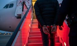 16'sı kırmızı bültenle aranıyordu: 61 suçlu Türkiye'ye getirildi!