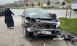 Kontrolden çıkan araç kapalı istasyondaki tıra çarptı: 5 kişi yaralandı