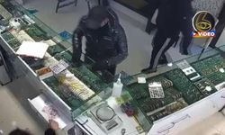 Başakşehir'de kuyumcu soygunu girişimi kamerada! İşletme sahibinin çığlıkları milyonluk zararı önledi