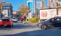 Maltepe'de trafik kavgası: Sürücüyü darbedip motosikletini alıkoydular