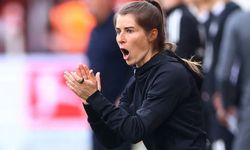 Kadın teknik direktörün tarihi ilk maçı hayal kırıklığıyla başladı...