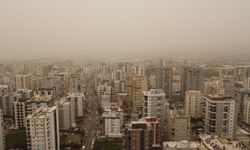 Mersin kızıla büründü: Görüş mesafesi azaldı