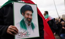 İran dini lideri Hamaney’in sağlık durumu ortaya çıktı: Ağır yaralı ama bilinci yerinde!