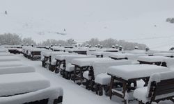 Bursa Uludağ'da bahar ayında kar sürprizi! Kalınlığı 1 metreyi buldu