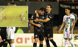 Futbol tarihine geçecek gol! Savunmacı vurdu, gol forvetten geldi...