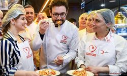 Șef Danilo Zanna depremzede kadınlarla mutfakta bir araya geldi