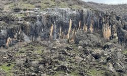 Şırnak'ta aşırı yağışların etkisi: Kayadan akan su görüntülendi