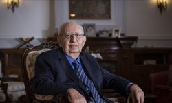 Siyasetin duayen ismi Hüsamettin Cindoruk hayatını kaybetti