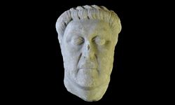 Smyrna Antik Kenti kökenli heykel başı Türkiye'ye iade edildi