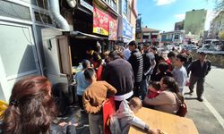 Tekirdağ'da bedava kokoreç izdiham yarattı