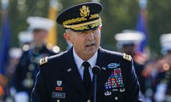 Pentagon'un ivedilikle emekli ettiği komutan Randy George'dan olay sözler