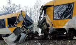 Danimarka’da iki tren kafa kafaya çarpıştı! Çok sayıda yaralı var