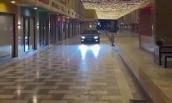 Video çekmek için tarihi çarşıya arabayla girdi!