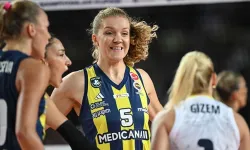 Agnieszka Korneluk voleybola veda etti!