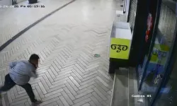 İzmit'te esnafın kabusu oldu: Dükkan camlarını indiren şüpheli azılı suçlu çıktı