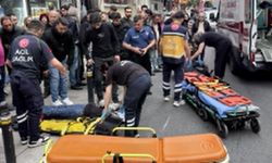Şişli'de motosiklet yayaya çarptı: 2 yaralı! O anlar kamerada