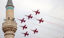 Türk Yıldızları, Konya'da gösteri uçuşu yaptı; ortaya görsel bir şölen çıktı