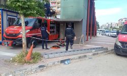 Manisa'da asansör ile koruma demirleri arasında sıkışan genç hayatını kaybetti