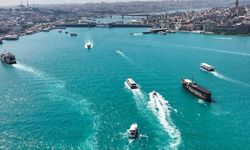 İstanbul Boğazı'nın rengi turkuaza büründü