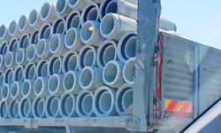 Tır üzerinde önlem alınmadan taşınan beton borular tehlike oluşturdu