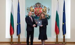 Bulgaristan'da seçimlerin galibi Radev'e hükümeti kurma görevi verildi
