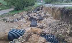 Tomarza'da sağanak etkili oldu, ana yol sular altında kaldı