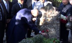Devlet Bahçeli, Alparslan Türkeş’in kabrini ziyaret etti