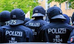 Almanya'nın Leipzig kentinde bir araç kalabalığa daldı: 2 ölü ve çok sayıda yaralı var