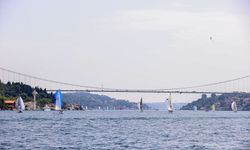 Boğaz’da yarış molası: Gemi trafiği durduruldu