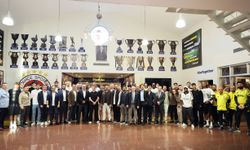 Fenerbahçe'de başkan Saran, futbolcularla yemekte bir araya geldi