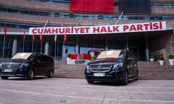 CHP Genel Merkezi'nde dikkat çeken görüntü! "Satılık haram araç"