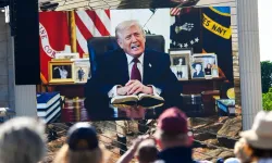 Amerika'nın 250. yılı için düzenlenen mitingde on binlerce kişi Trump'a dua etti