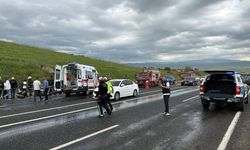 Elazığ'da can pazarı! Otomobil ters döndü: Ölü ve yaralılar var
