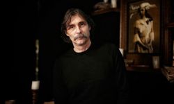 Erdal Beşikçioğlu’nun gözlerden uzak büyüttüğü kızı, genç oyuncuyla aşkını ilan etti
