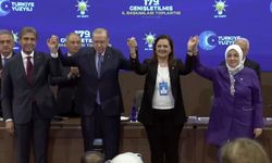 CHP'den ayrılan Burcu Köksal, AK Parti'ye katıldı! Rozetini Cumhurbaşkanı Recep Tayyip Erdoğan taktı
