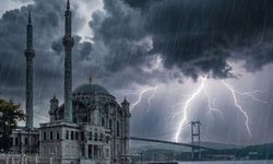 İstanbul'da güneş yerini gök gürültülü sağanak yağışa bırakıyor!