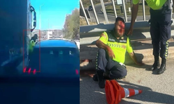 İzmir-Çeşme Otoyolu'nda korku dolu anlar! Jandarma personeli, TIR ile otomobil arasında kaldı